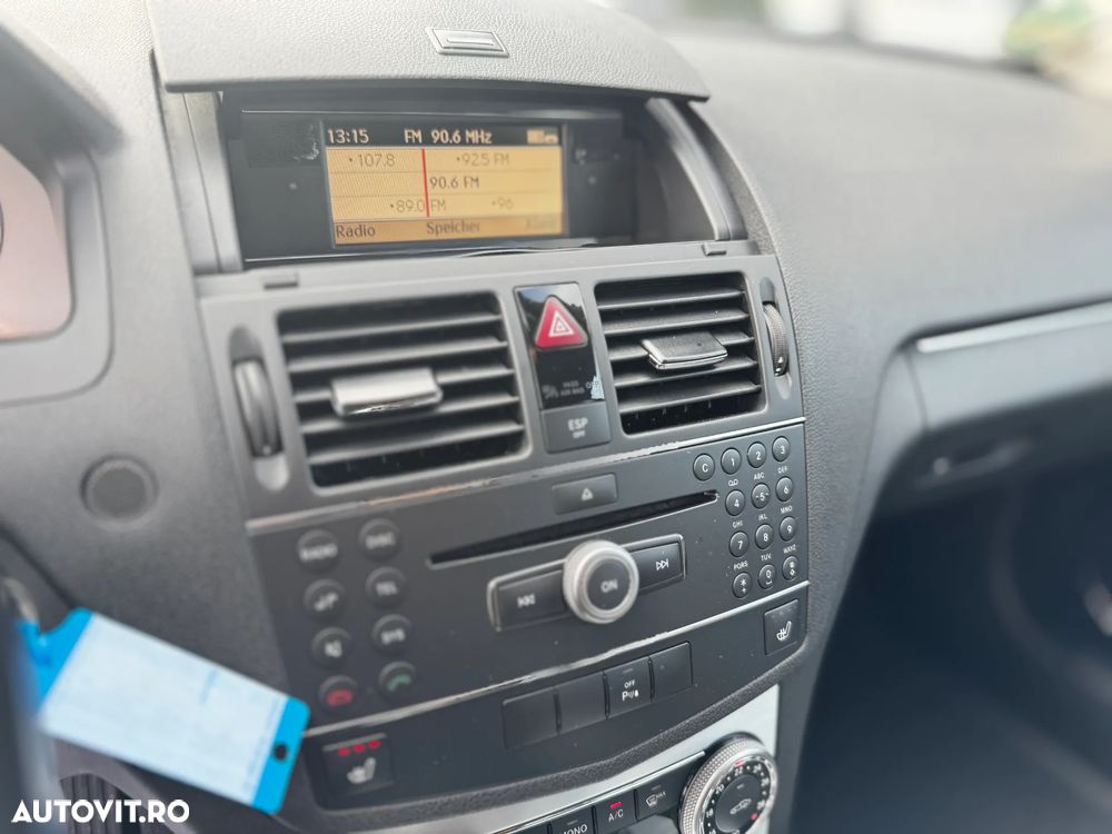 Mercedes-Benz C 180 T Kompressor Automatik BlueEFFICIENCY Elegance - 30