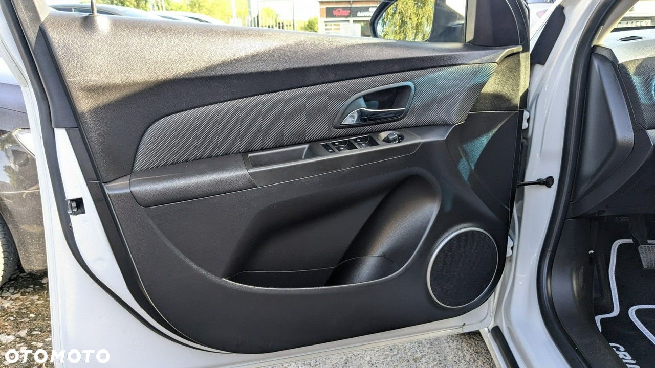 Chevrolet Cruze - 32