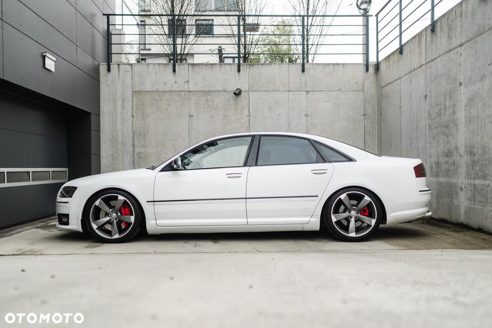 Audi S8 - 2