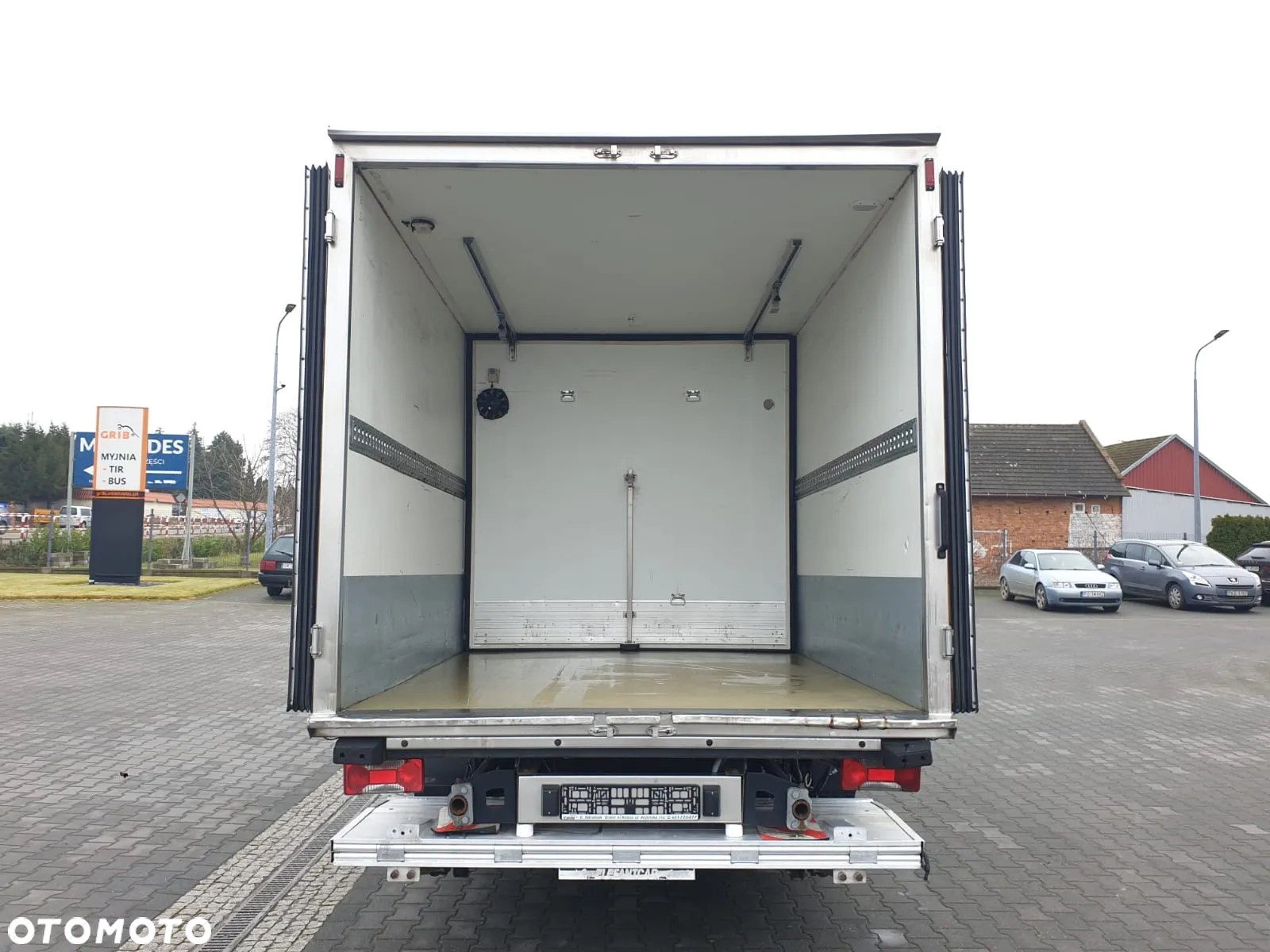 Iveco DAILY 60C15 CHŁODNIA+WINDA+DRZWI BOCZNE I TYLNE MROŹNIA IZOTERMA - 8