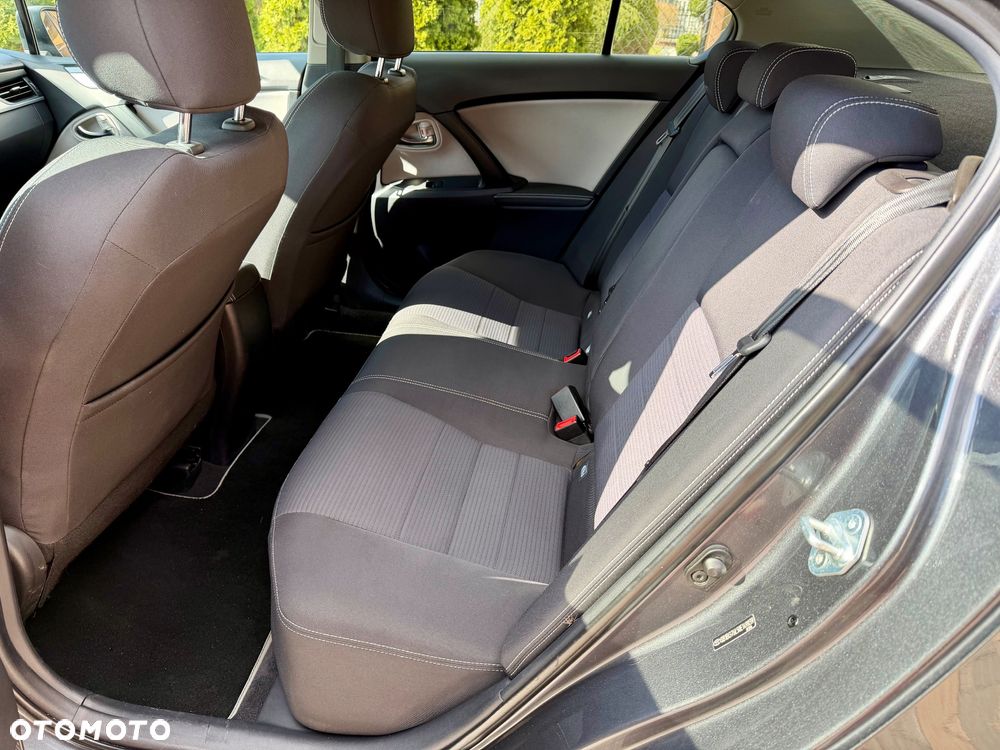 Toyota Avensis 1.8 Sol NAVI - 10