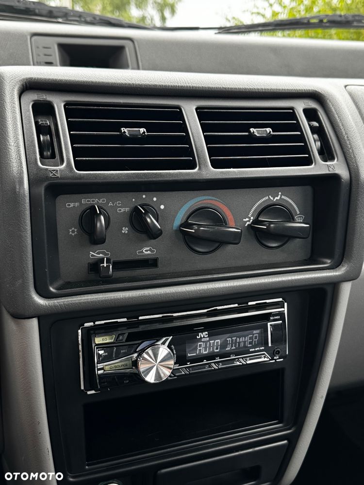 Mitsubishi Space Runner 1800 City - 13