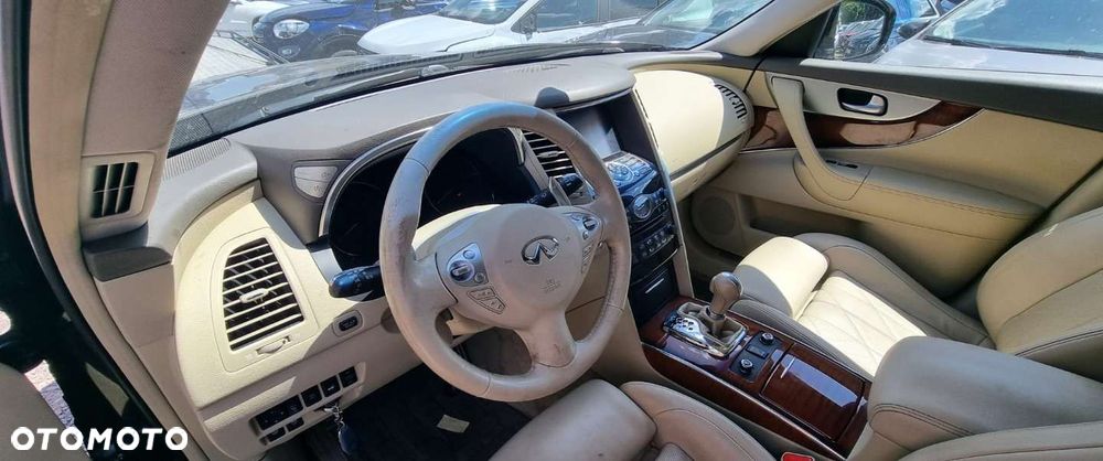 Infiniti QX70 - 12