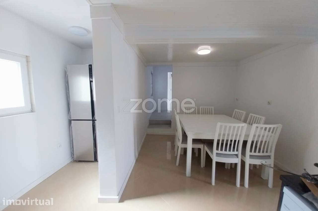 Duas moradias remodeladas, com logradouro no centro da Ajuda - Grande imagem: 5/15