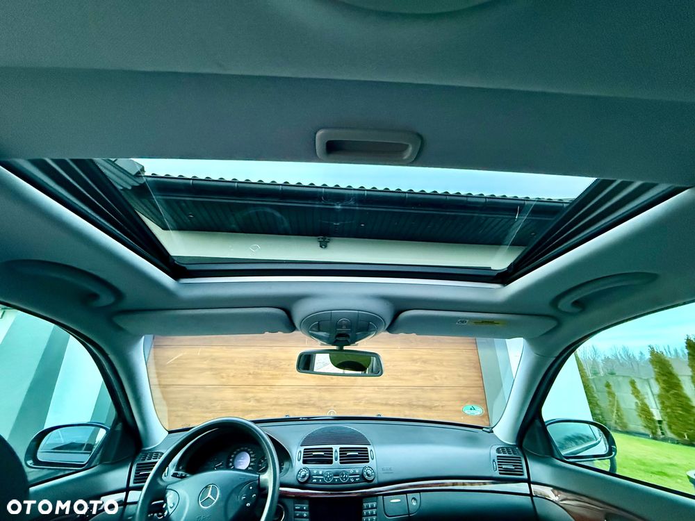 Mercedes-Benz Klasa E 240 T Classic - 21