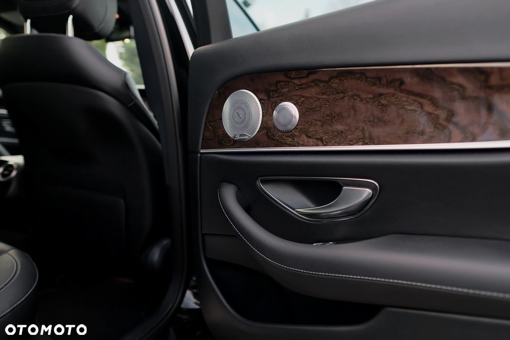 Mercedes-Benz Klasa E 300 9G-TRONIC - 35