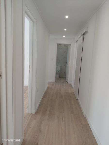 Apartamento t2 na torre da marinha remodelado - Grande imagem: 2/12