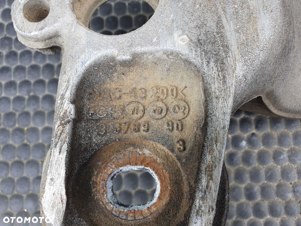 Łapa Wspornik 8E0399263S Poduszka Podpora Belka Skrzyni Skrzynia Biegów Audi A4 B6 B7 - 5