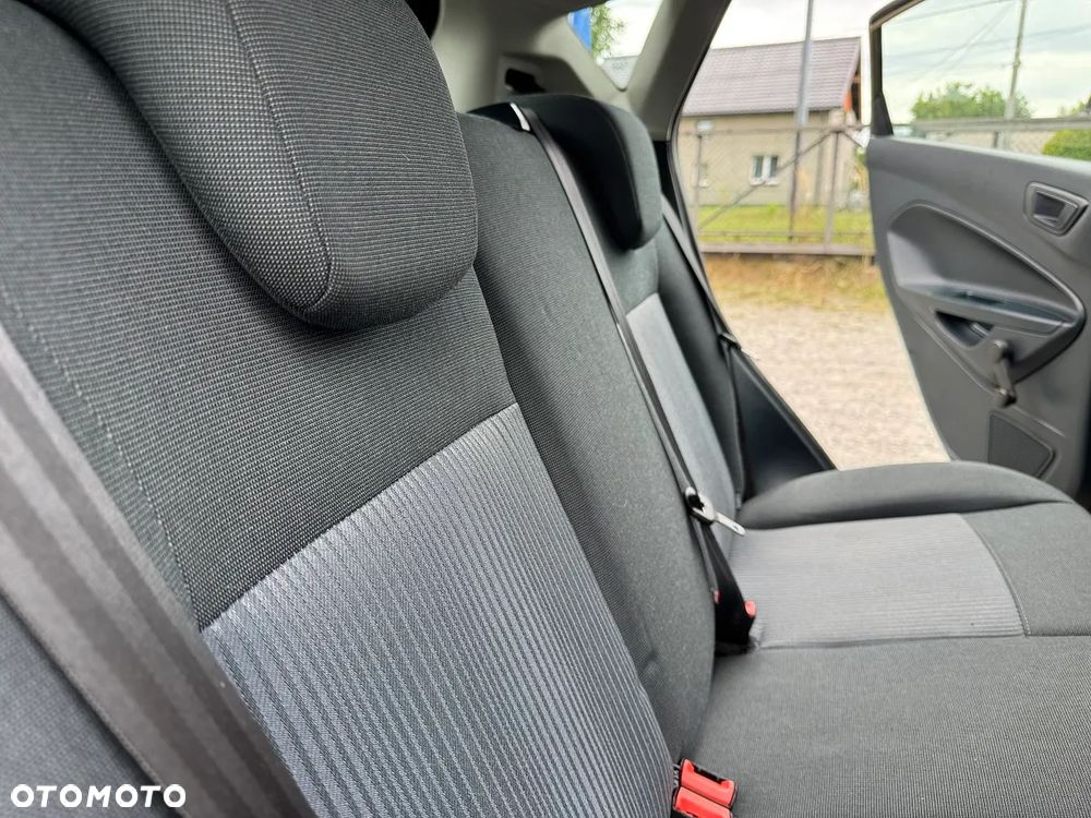 Ford Fiesta - 25