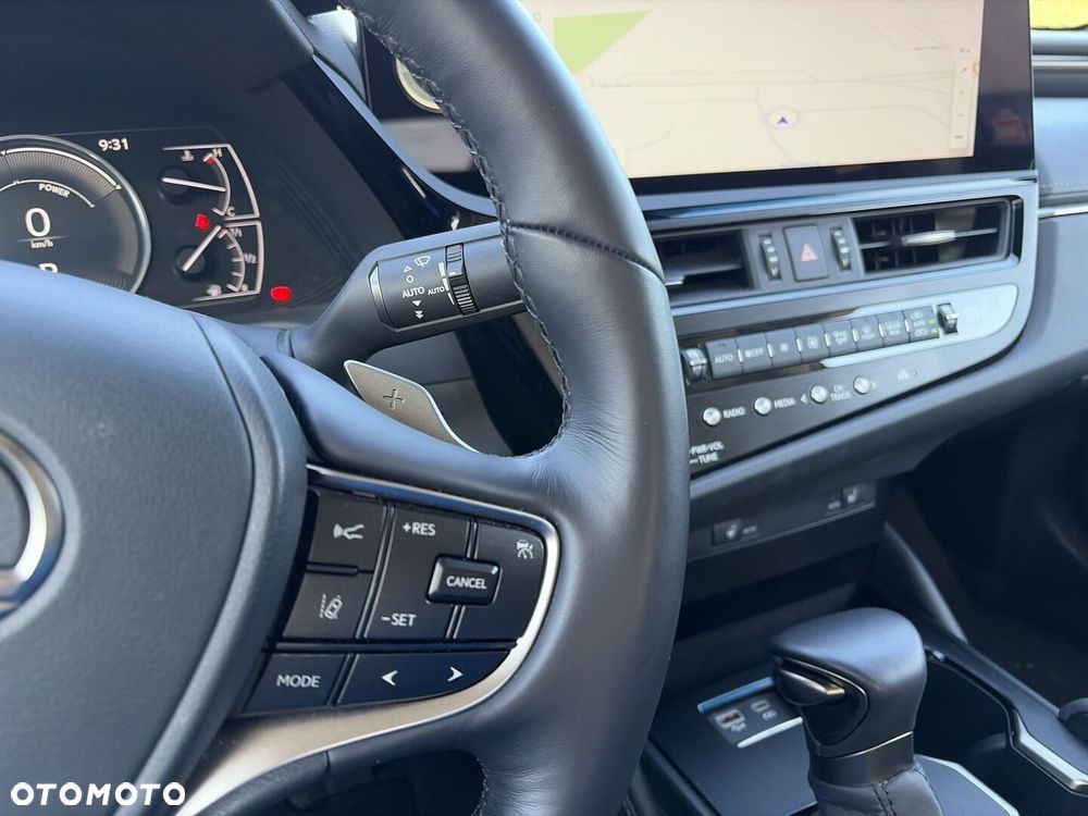 Lexus ES 300h Business Edition - 26