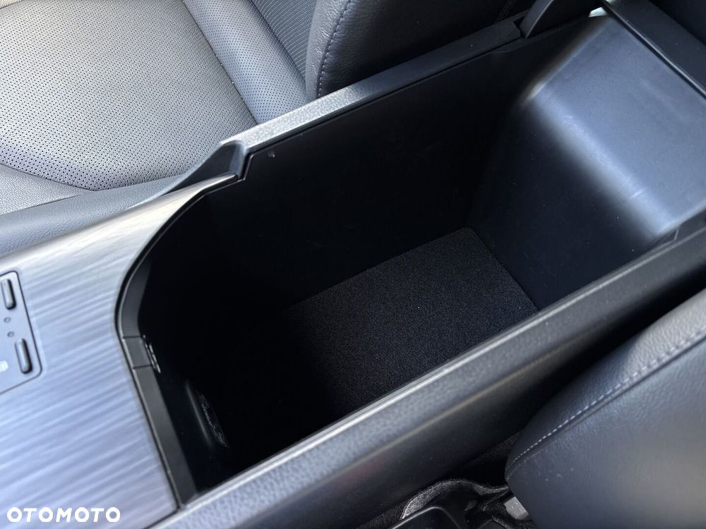 Toyota Camry 2.5 Hybrid Executive CVT - 34