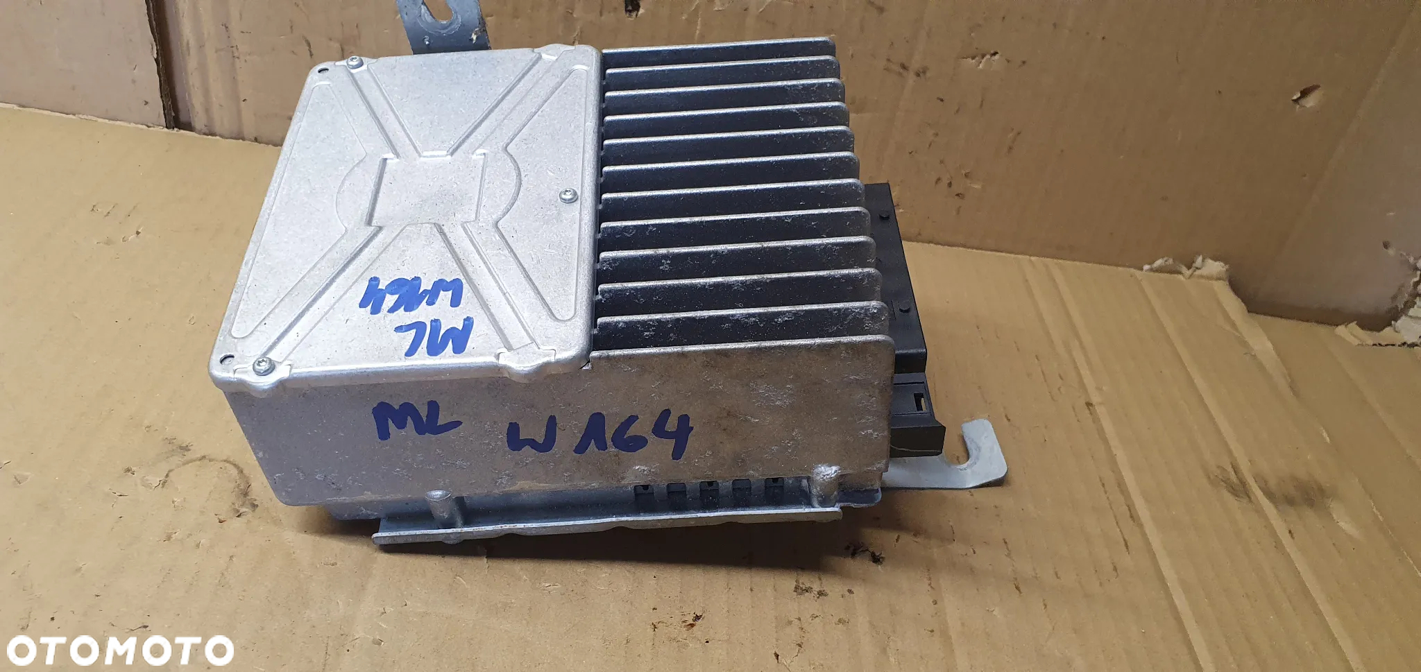 Wzmacniacz nagłośnienia Harman Becker Mercedes ML W164 A2518209589 - 2