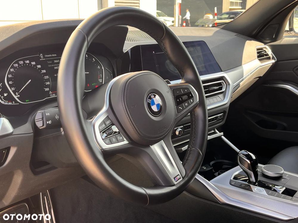 BMW Seria 3 318i M Sport sport - 21