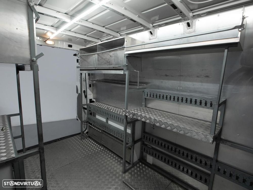 VW Crafter 2.0 TDI MWB HRF F (c/iva) - 9