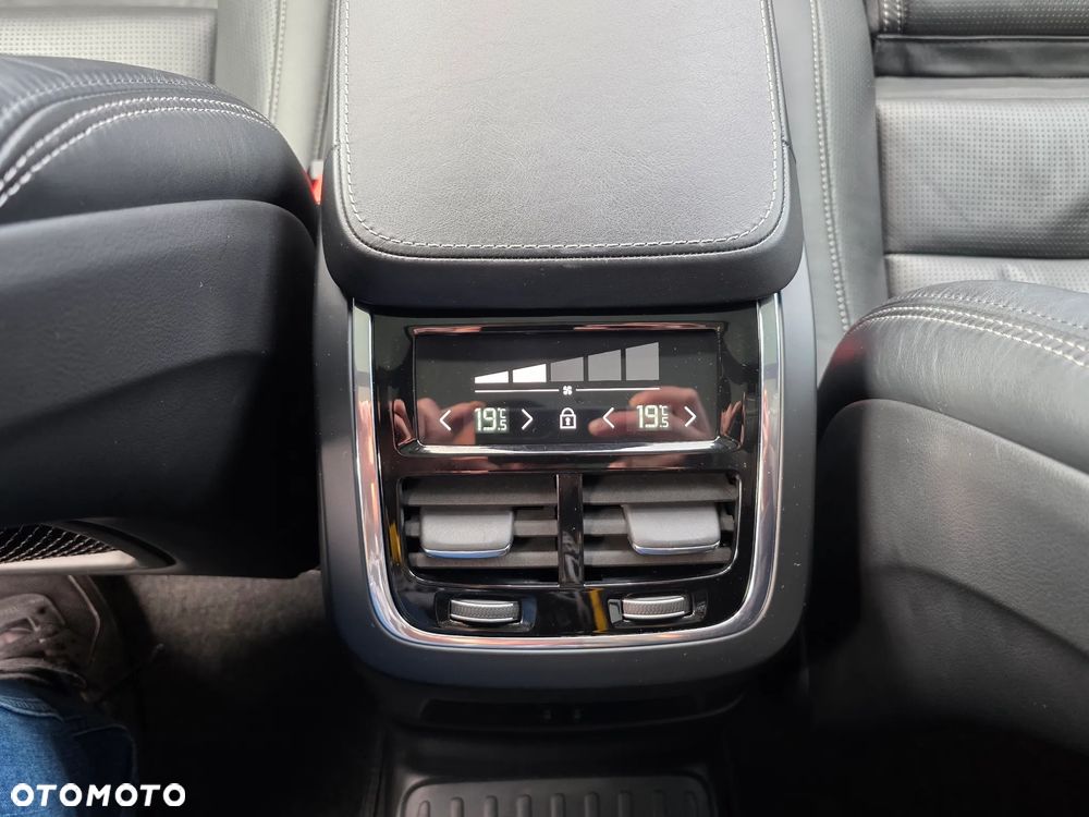 Volvo XC 90 AWD T8 Twin Engine Geartronic RDesign - 23