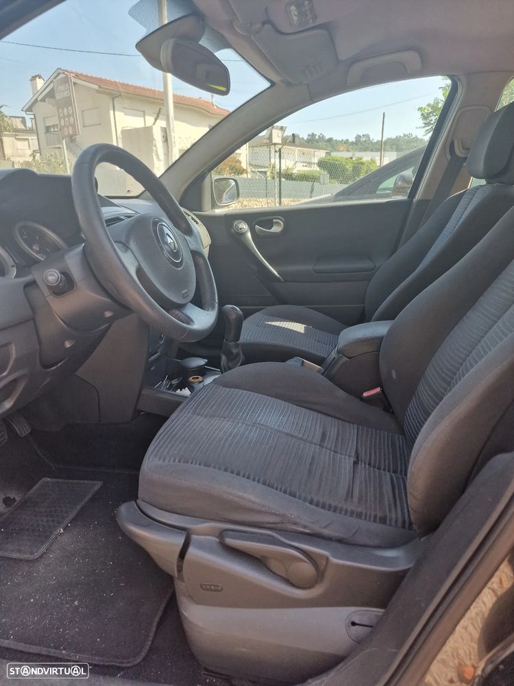 Renault Mégane Break 1.9 dTi Authentic - 6