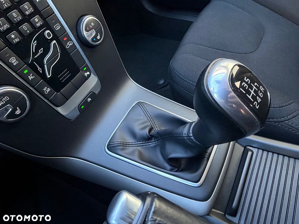 Volvo V40 D2 Drive-E Momentum - 23