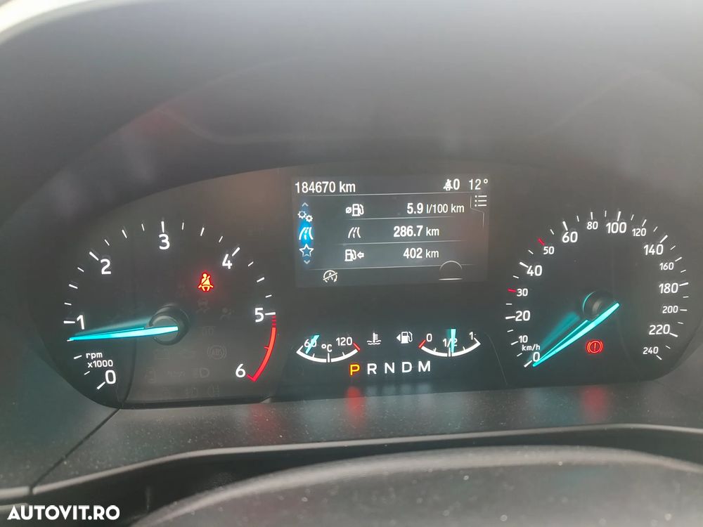 Ford Focus 1.5 TDCi Powershift Titanium - 6