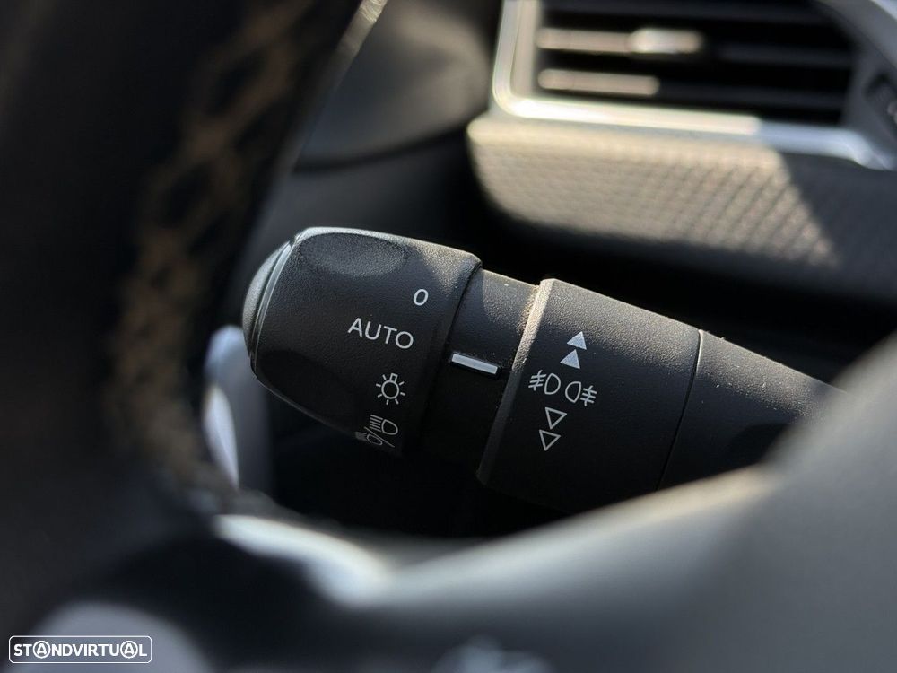 Peugeot 2008 1.2 PureTech Allure - 8