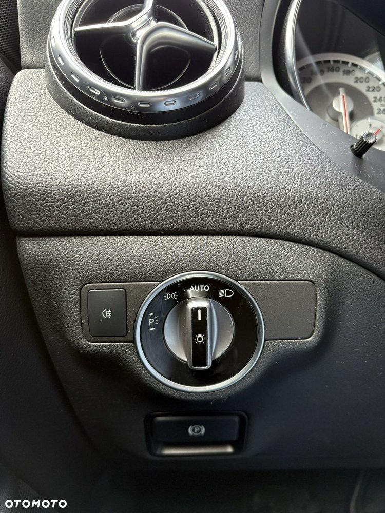 Mercedes-Benz GLA - 26