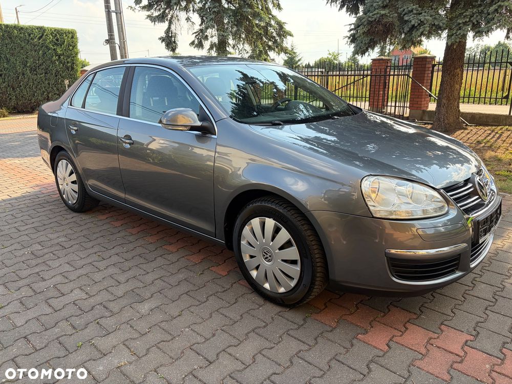 Volkswagen Jetta 1.6 Comfortline - 4