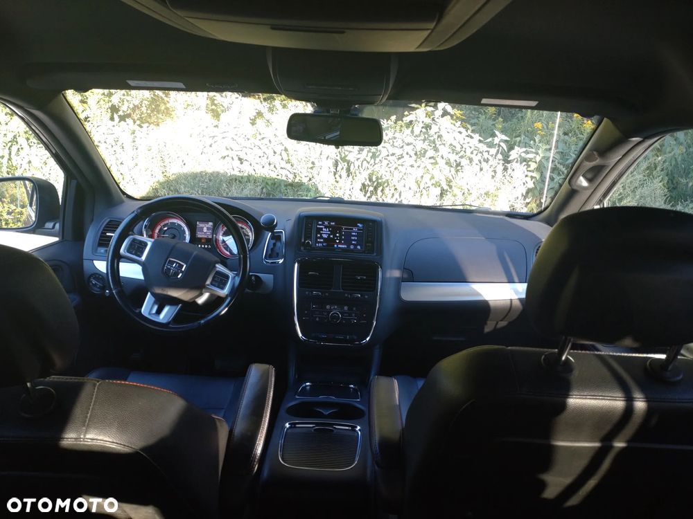 Dodge Grand Caravan 3.6 R/T - 10