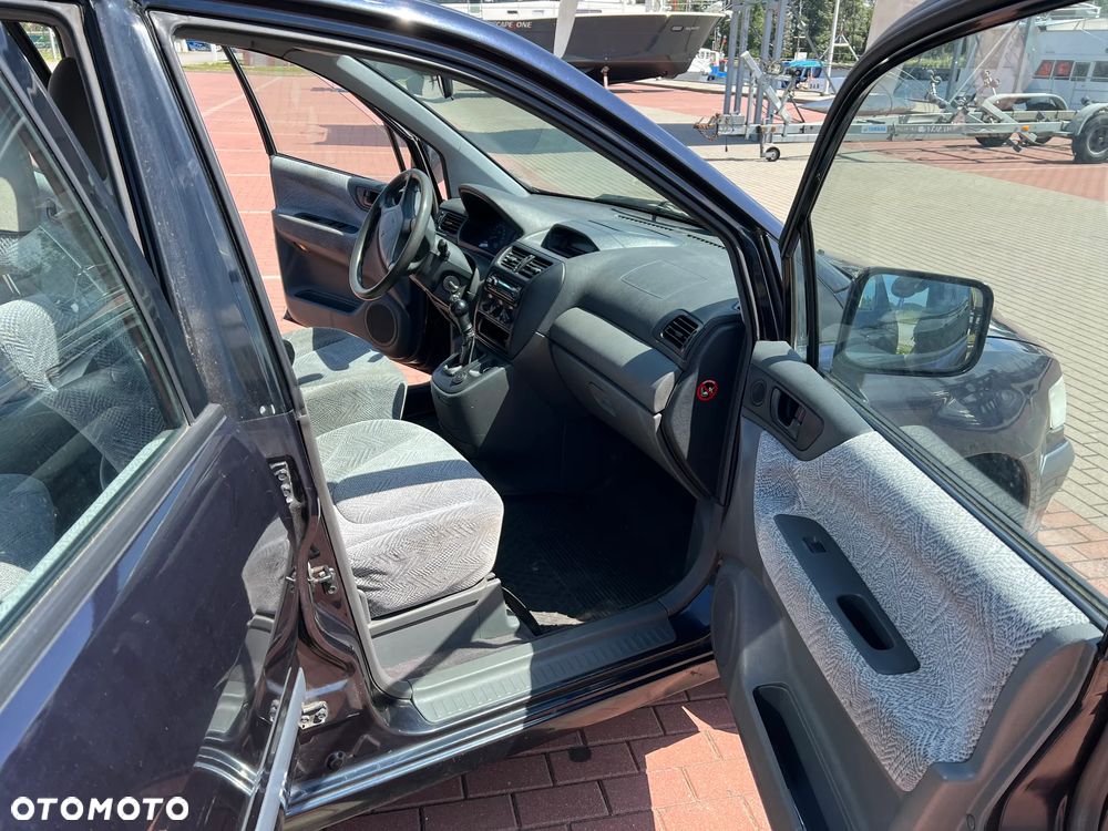 Mitsubishi Space Wagon 2.4 GDI Family - 25