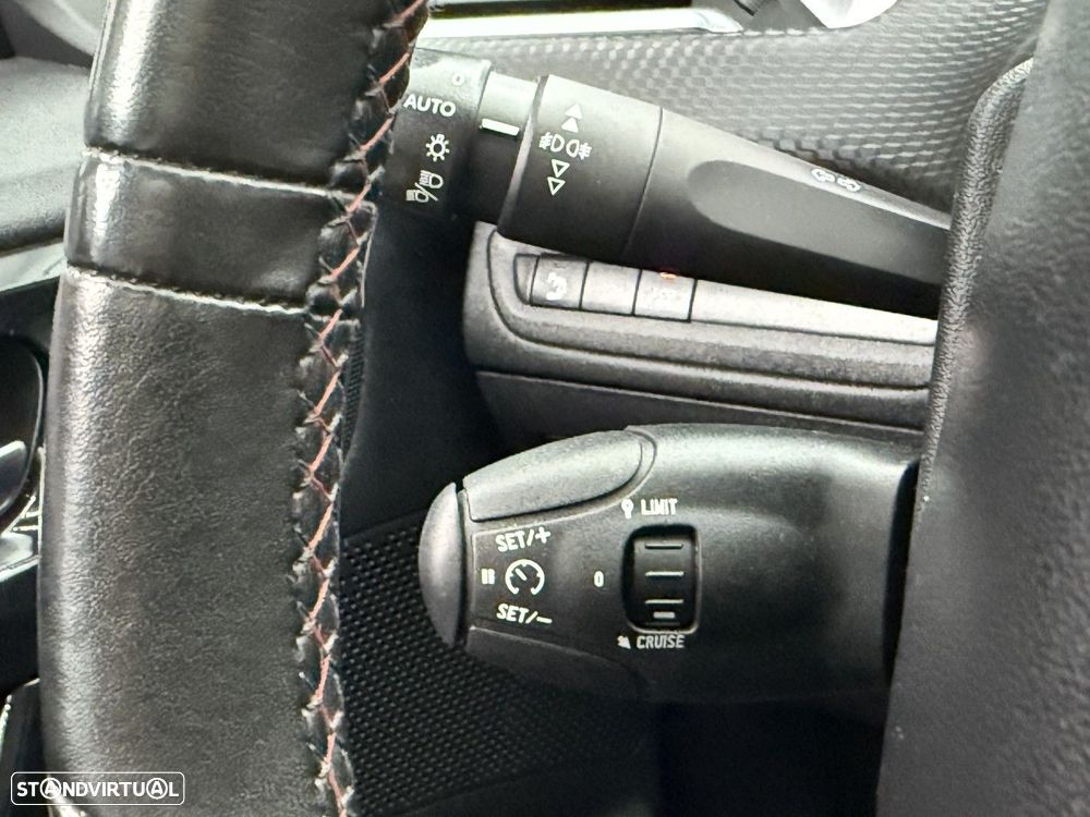 Peugeot 2008 1.2 PureTech GT Line - 21