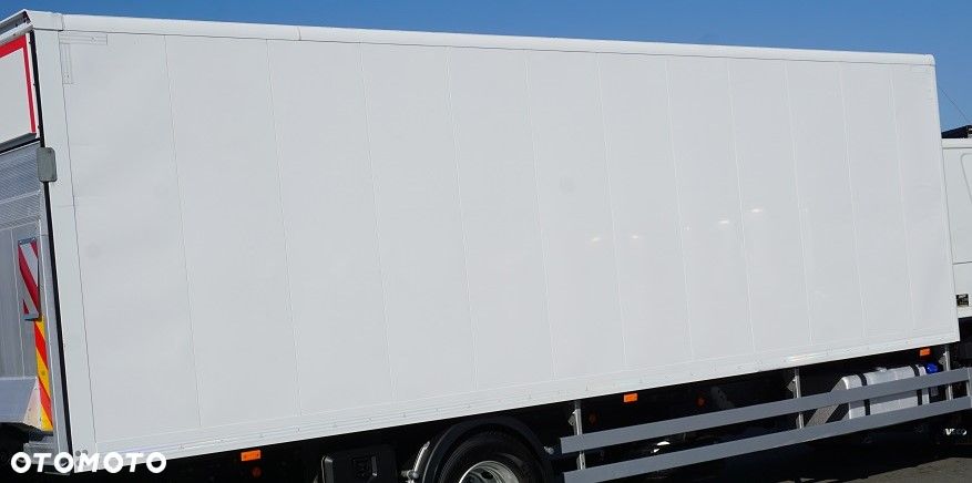 Iveco ZABUDOWA /  KONTENER + WINDA  / DŁ. 7,2 M - 11