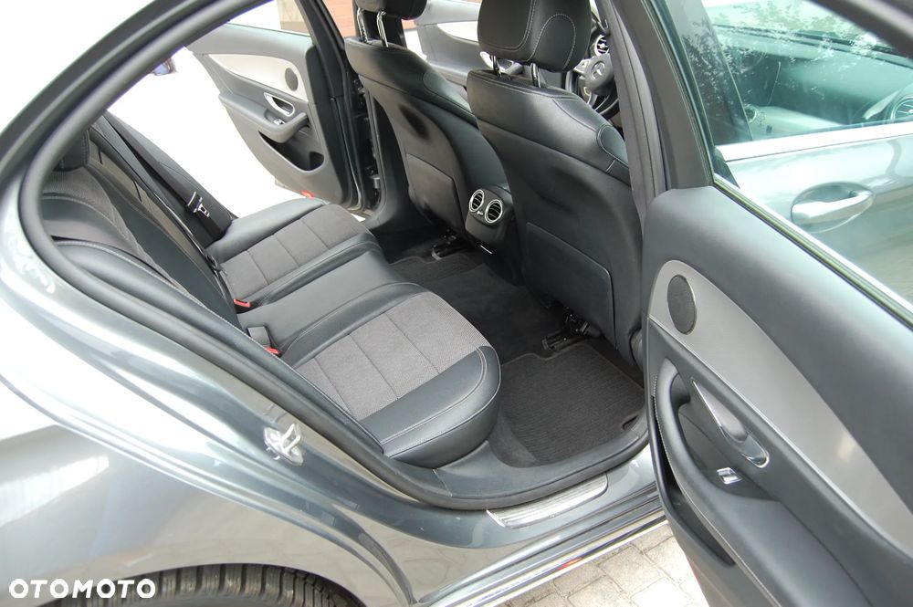 Mercedes-Benz Klasa E 220 d 9G-TRONIC Avantgarde - 16