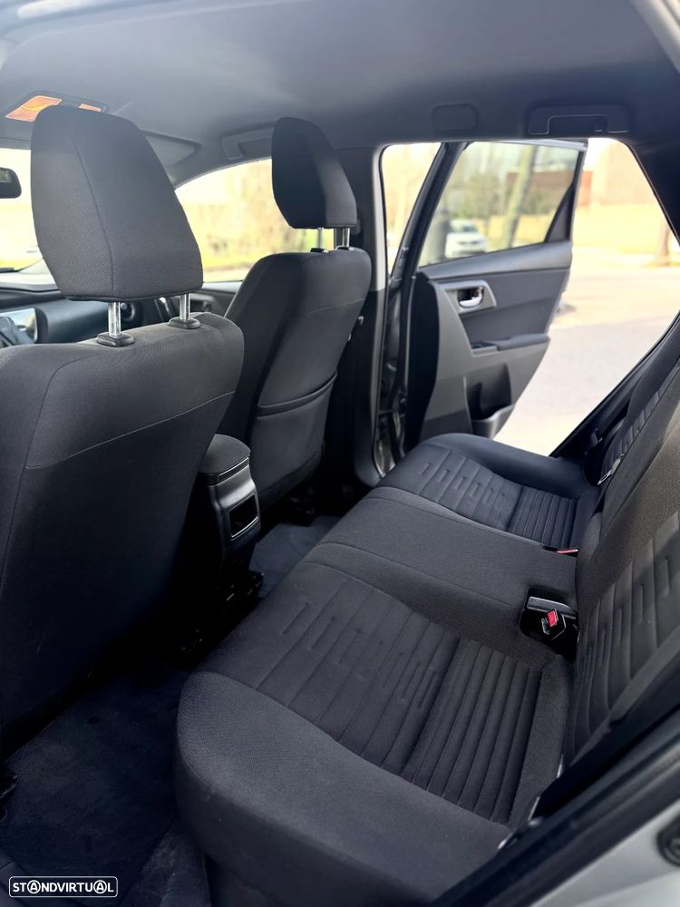 Toyota Auris Touring Sports 1.8 HSD Comfort - 27