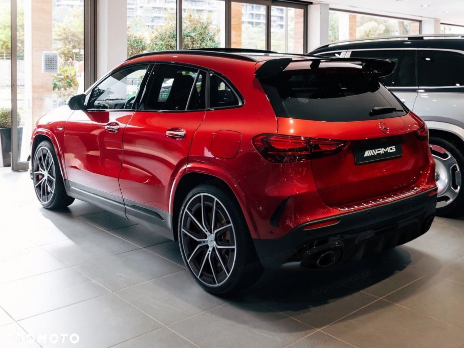 Mercedes-Benz GLA - 2