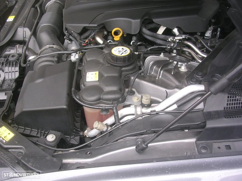 Jaguar XE 2.0 D R-Sport - 22