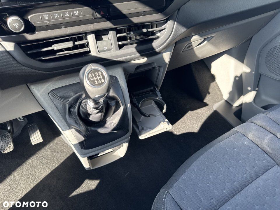 Ford Tourneo Custom - 15