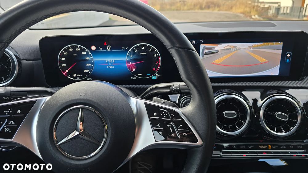 Mercedes-Benz CLA 200 7G-DCT - 8