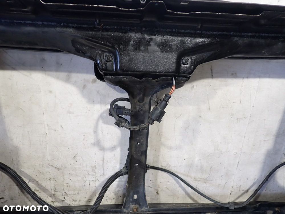 PAS PRZEDNI VOLKSWAGEN TOUAREG 5.0 - 18