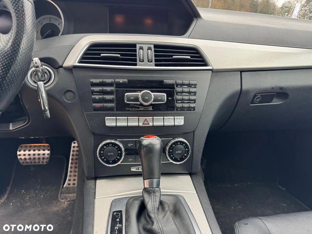 Mercedes-Benz Klasa C 300 CDI DPF 4Matic (BlueEFFICIENCY) 7G-TRONIC Avantgarde - 12