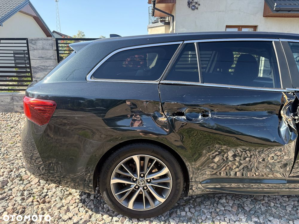 Toyota Avensis Combi 1.8 Multidrive S Edition - 10