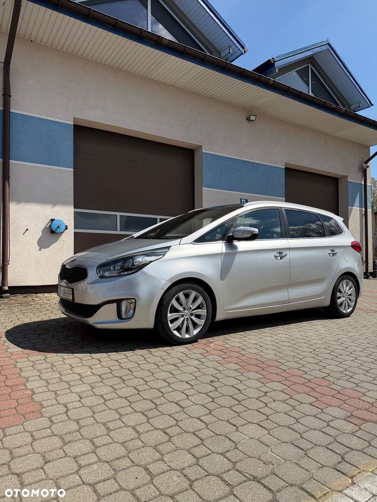 Kia Carens - 8