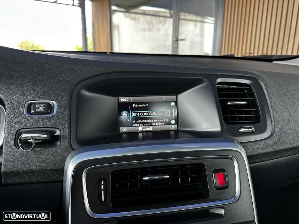 Volvo V60 2.0 D2 Momentum - 27