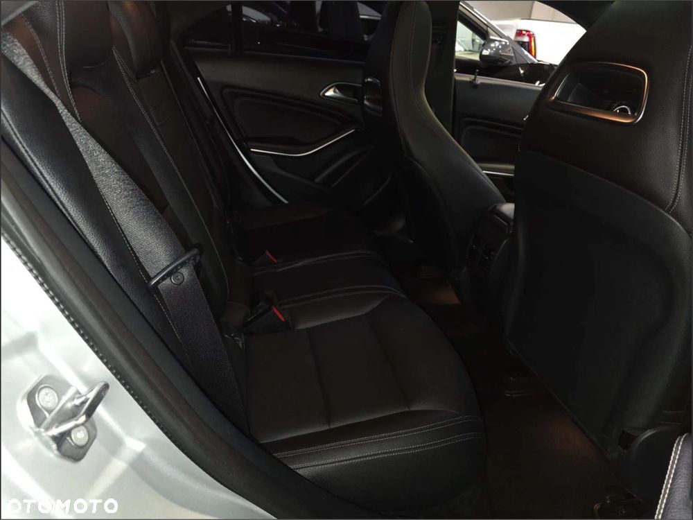 Mercedes-Benz CLA 250 7G-DCT AMG Line - 14