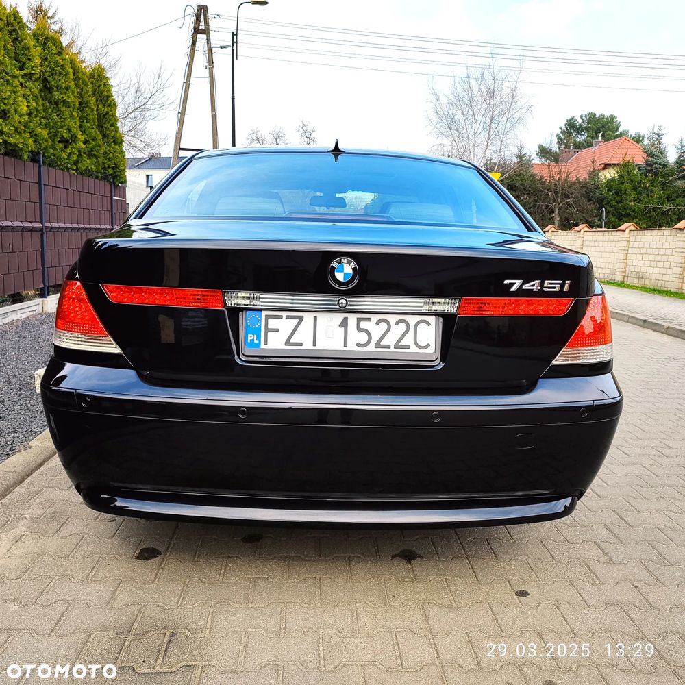 BMW Seria 7 745i - 17