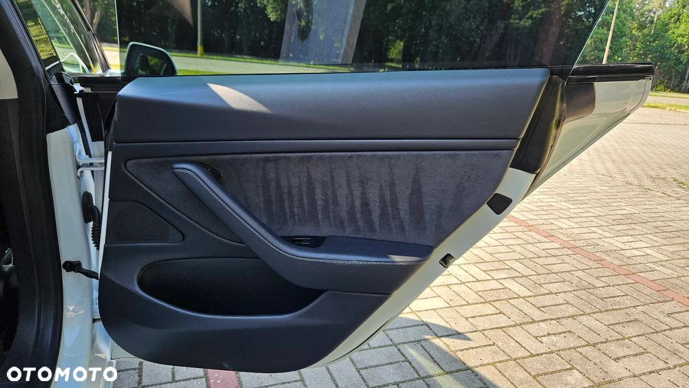 Tesla Model 3 - 30