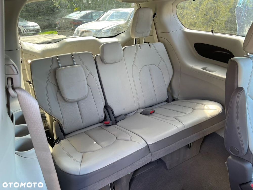Chrysler Pacifica - 22