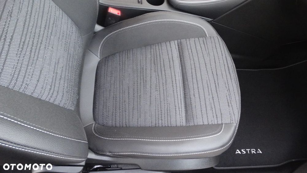 Opel Astra 1.4 Turbo Design Edition - 17