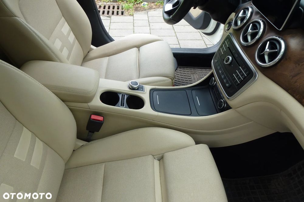 Mercedes-Benz GLA - 15