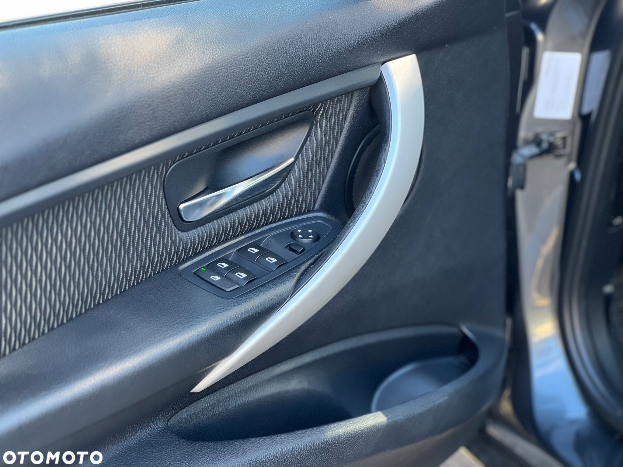BMW Seria 3 318d DPF Touring Edition Exclusive - 15