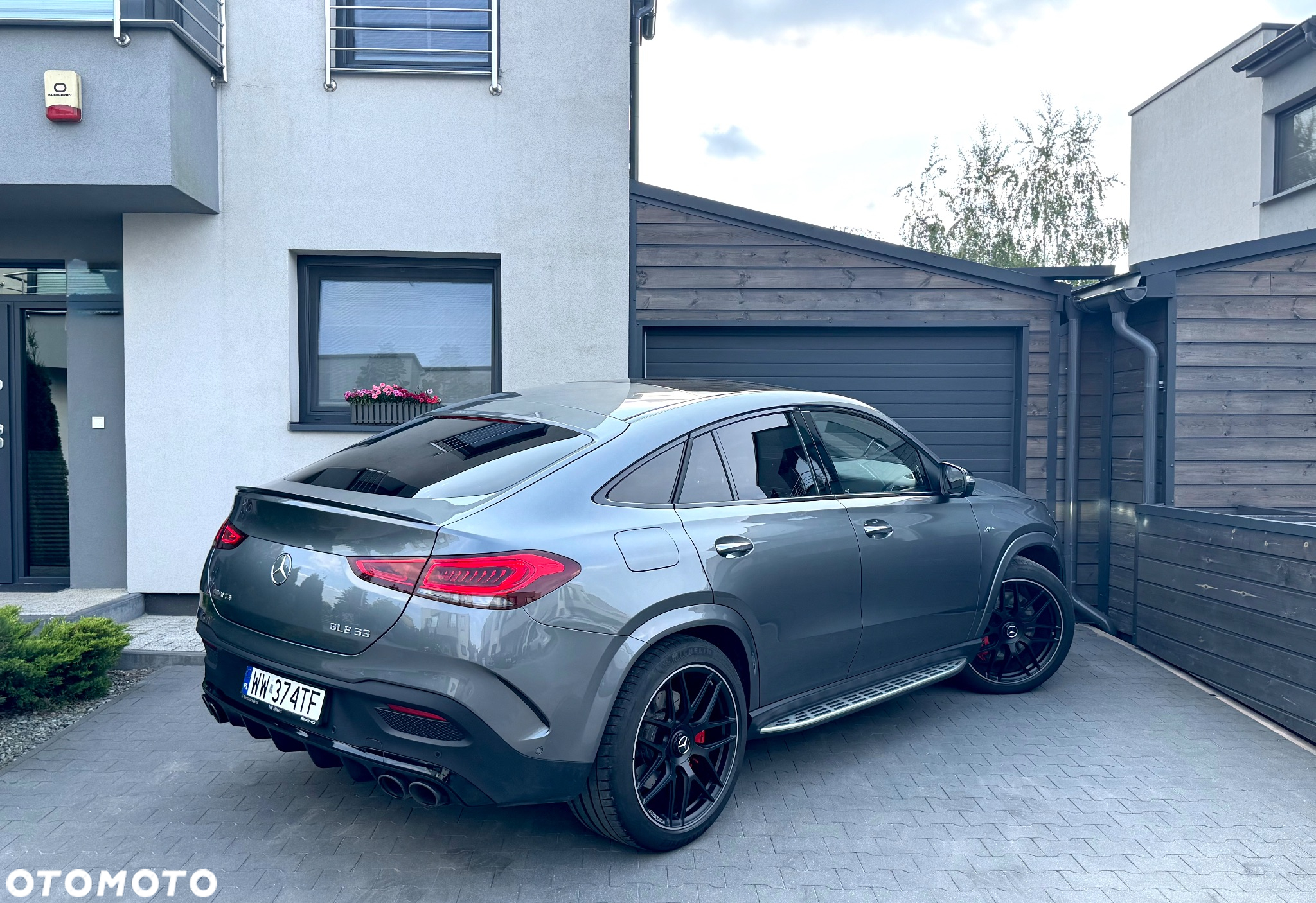 Mercedes-Benz GLE - 12