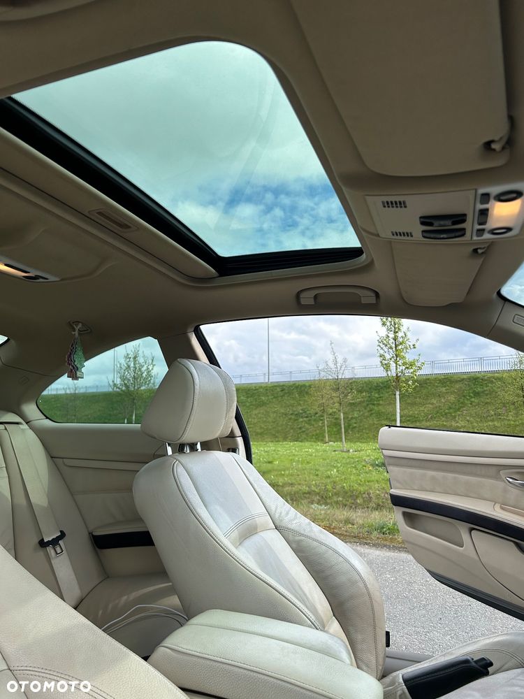 BMW Seria 3 335i - 25