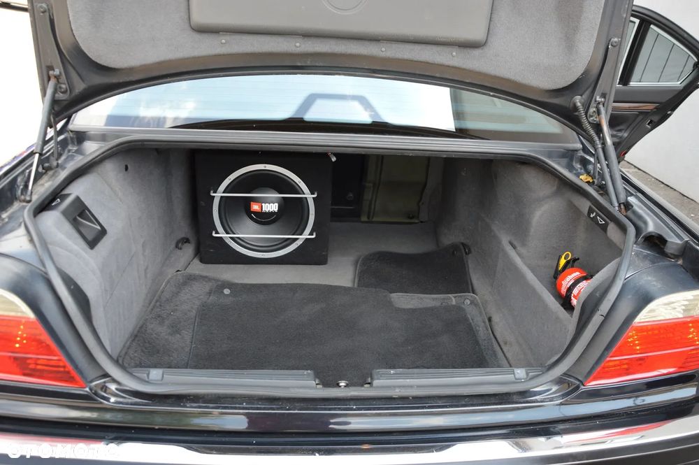 BMW Seria 7 740i - 8